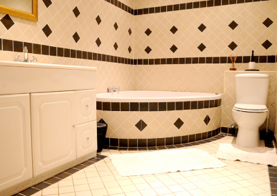 full bathrooms in all units lanseria accommodation
